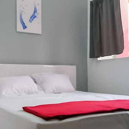 Reddoorz Near Alun Alun Magetan Hotel Exterior photo