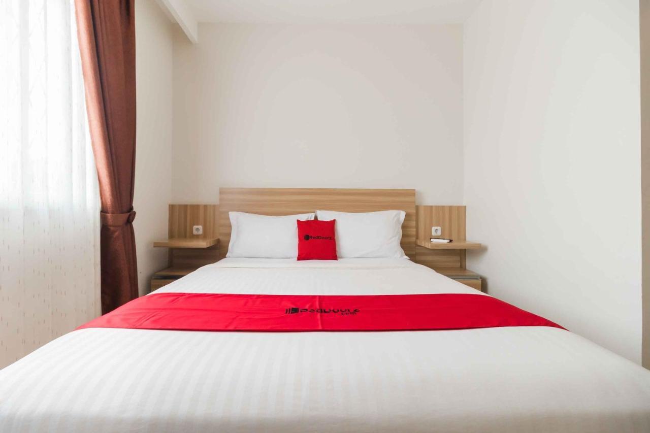 Reddoorz Near Alun Alun Magetan Hotel Exterior photo